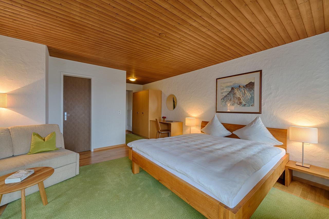 Neuhaus Golf- & Strandhotel Unterseen Habitación foto