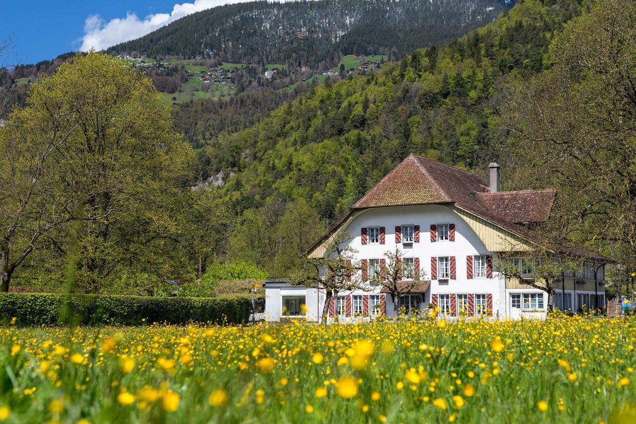 Neuhaus Golf- & Strandhotel Unterseen Exterior foto